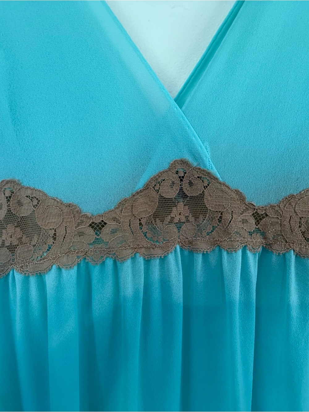Vintage Emilio Pucci Aqua Nightgown and Robe Set with Tan Lace - Picture 13 of 16